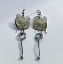 Comet loop drop earrings 